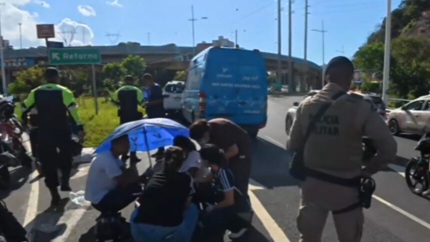 Acidente na bonocô deixa ferido e provoca congestionamento nos dois sentidos 1 Acidente na bonocô deixa ferido e provoca congestionamento nos dois sentidos
