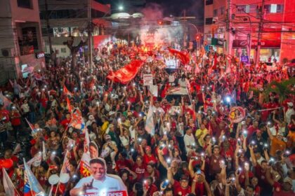 Jerônimo rodrigues reúne 20 mil em ato e mira vitória no primeiro turno na bahia