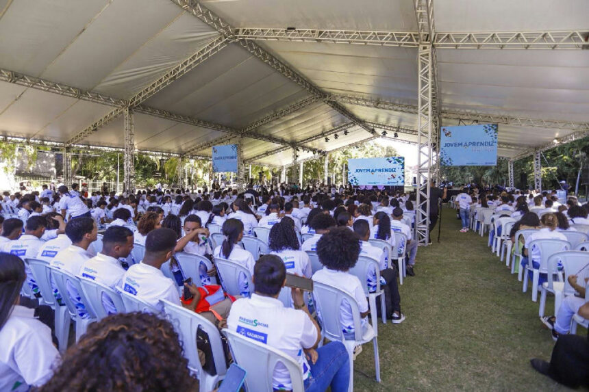Jovem aprendiz empreendedor inicia formação de 600 jovens em salvador